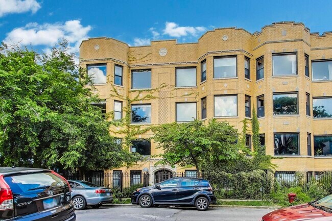 Building Photo - 3106 W Lyndale St