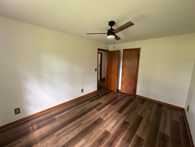 Building Photo - Charming 3 Bed, 1 Bath Home with 3-Car Gar...