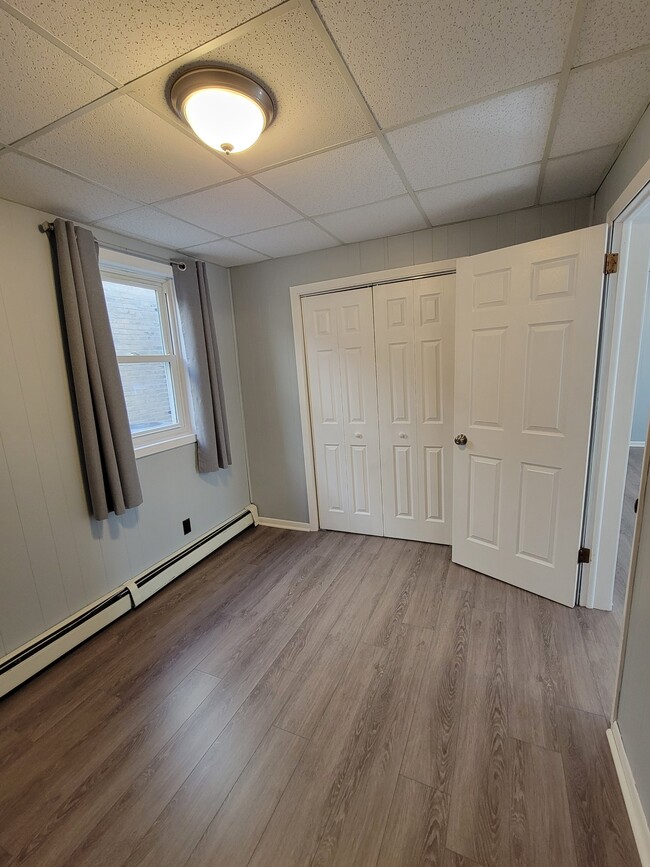 Building Photo - 60 Birch Ave S