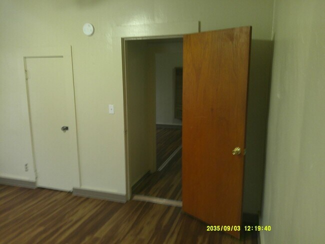 Building Photo - 140-14