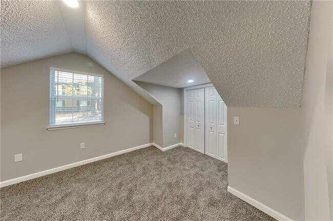 Building Photo - 4902 Sturbridge Crescent