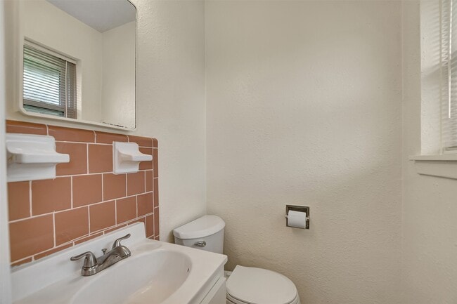 Building Photo - 2505 Dewberry Ln