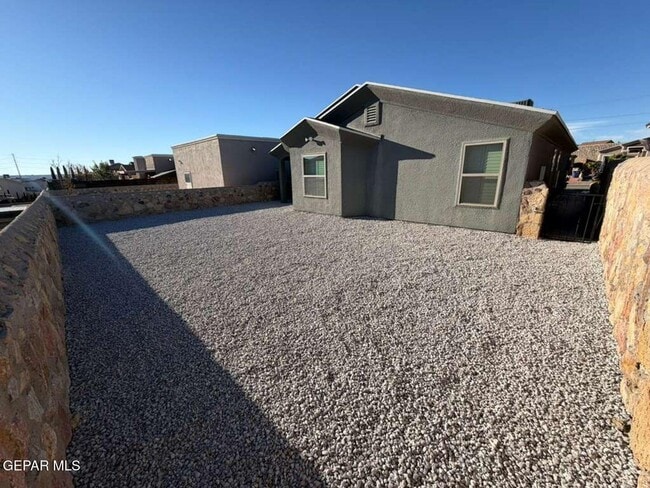 Building Photo - 460 Prime Desert Dr