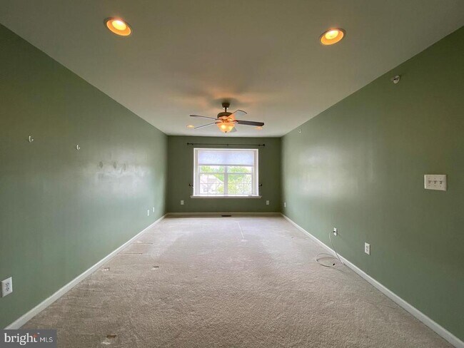 Building Photo - 173 Mountain View Dr