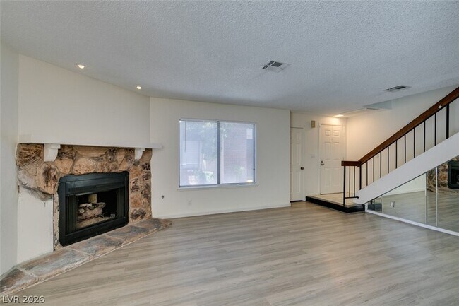 Building Photo - 2127 Pine Breeze Ln