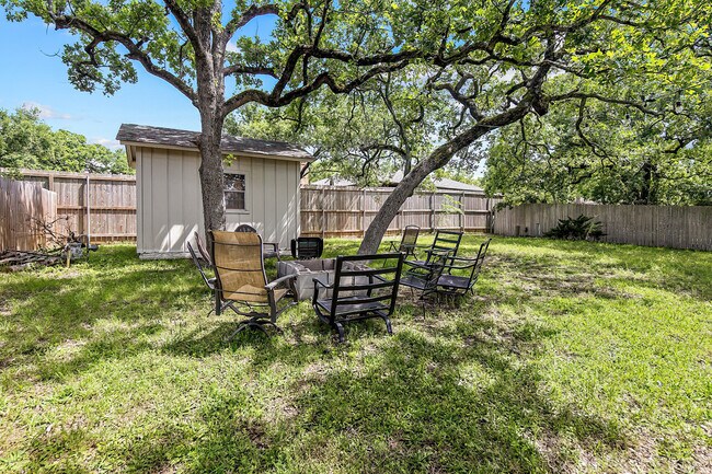 Building Photo - 1406 Angelina Cir