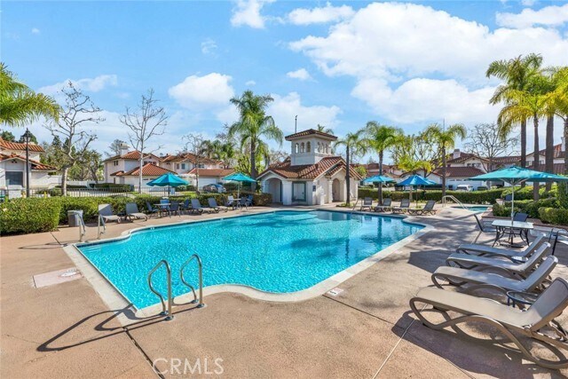 Building Photo - 10 Pantano