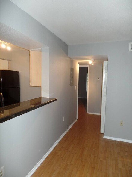 Building Photo - 2851 N Oakland Forest Dr