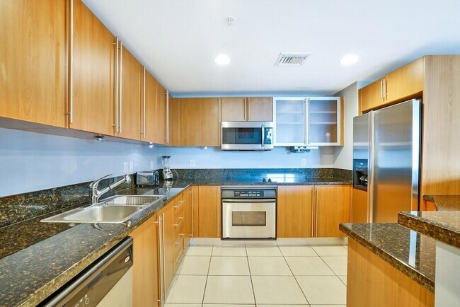 Building Photo - 610 Clematis St
