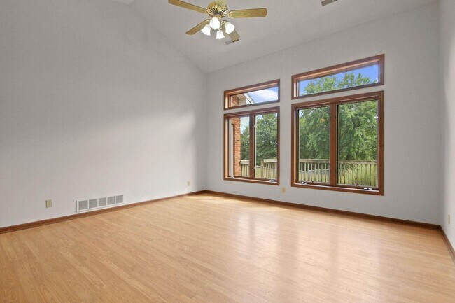 Building Photo - Private 3BR Brick Home with Scenic View