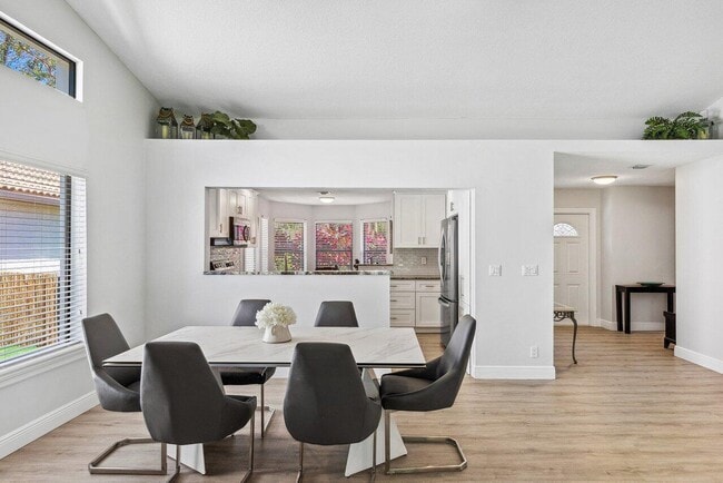 Building Photo - 10581 Mendocino Ln