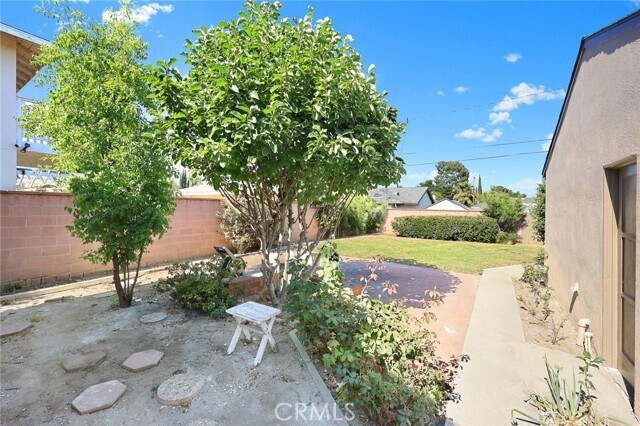 Building Photo - 9502 Olema St