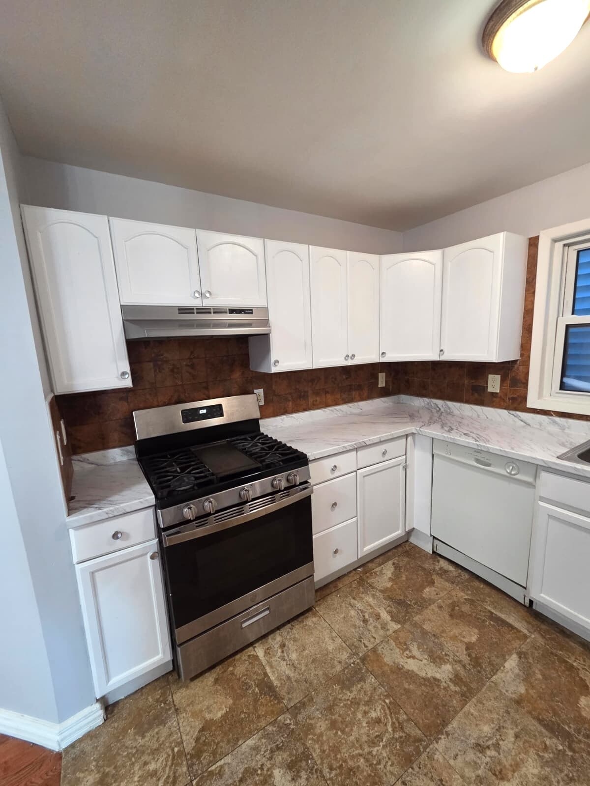 Building Photo - 48 Ellis Ave