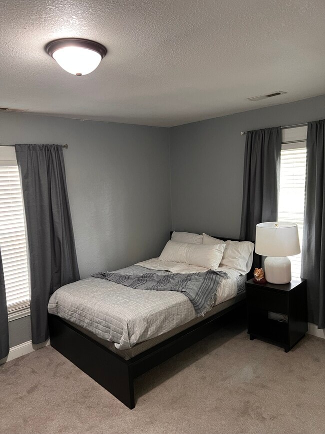 Building Photo - 713 Kearney St