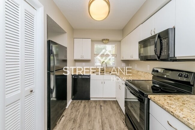 Building Photo - ONE MONTH FREE RENT!