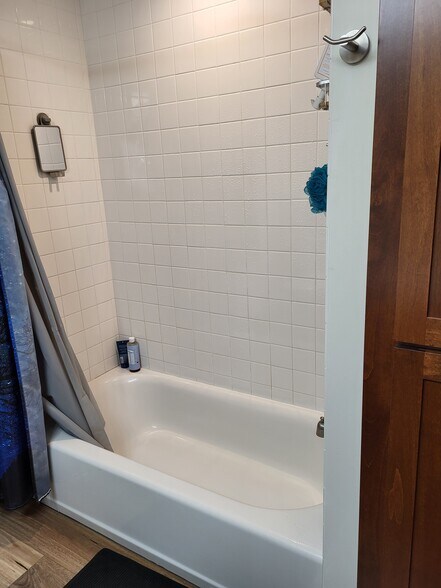 Building Photo - 437 Main St