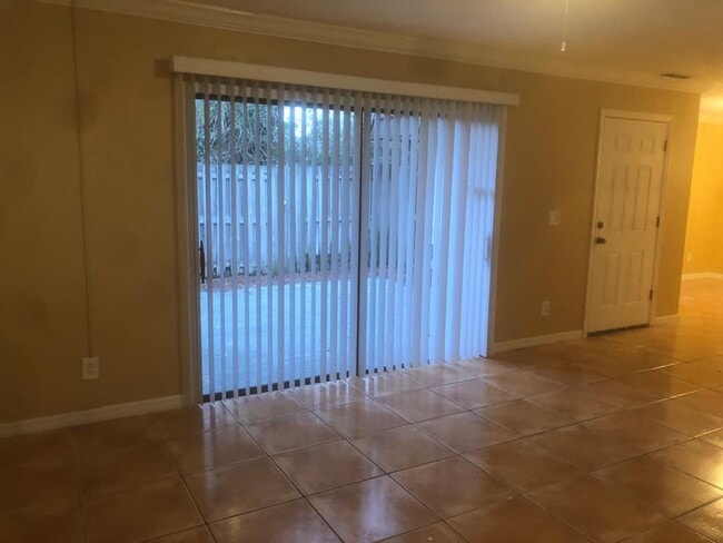 Building Photo - 1717 Vista Oaks Cir NE