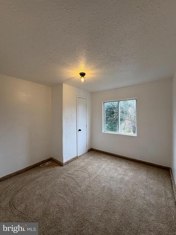 Building Photo - 5504 Devon St