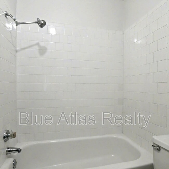 Building Photo - 7016 Lincoln Dr