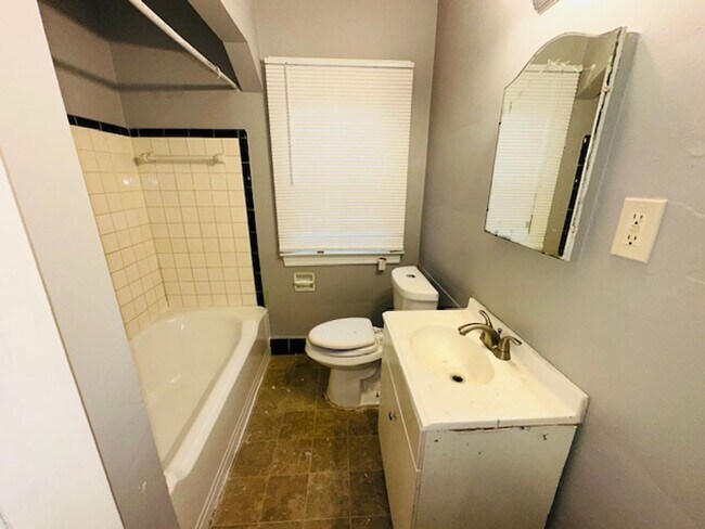 Building Photo - 3 Bedroom 1 Bath For Lease -Section 8 Ready