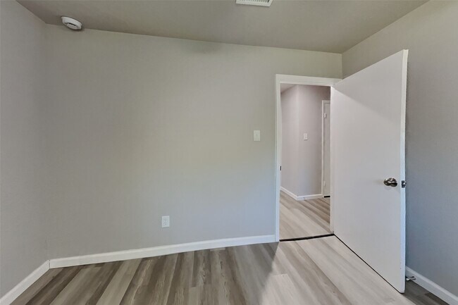 Building Photo - 1618 Live Oak Hollow St