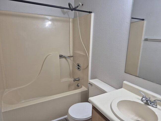 Building Photo - 6439 Green Meadow Rd