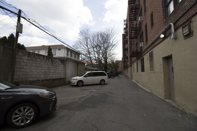 Building Photo - 2375 E 3rd St