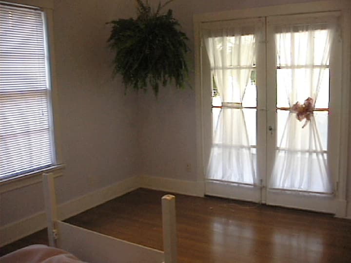 Building Photo - 528 Stephenson St