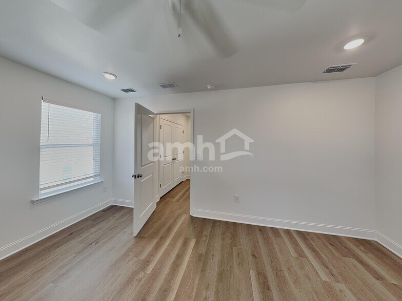 Building Photo - 1468 Aquamarine Dr