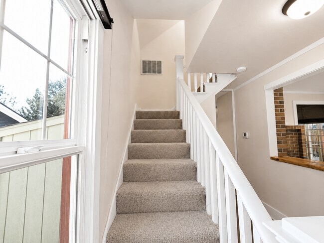 Building Photo - Heart of Bend Oasis: 3-Bedroom Home with Live-Edge Accents, New Carpet, and Fenced-In Parking