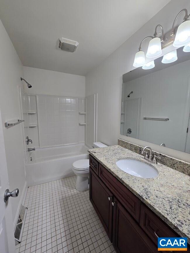Building Photo - 117 Longwood Dr