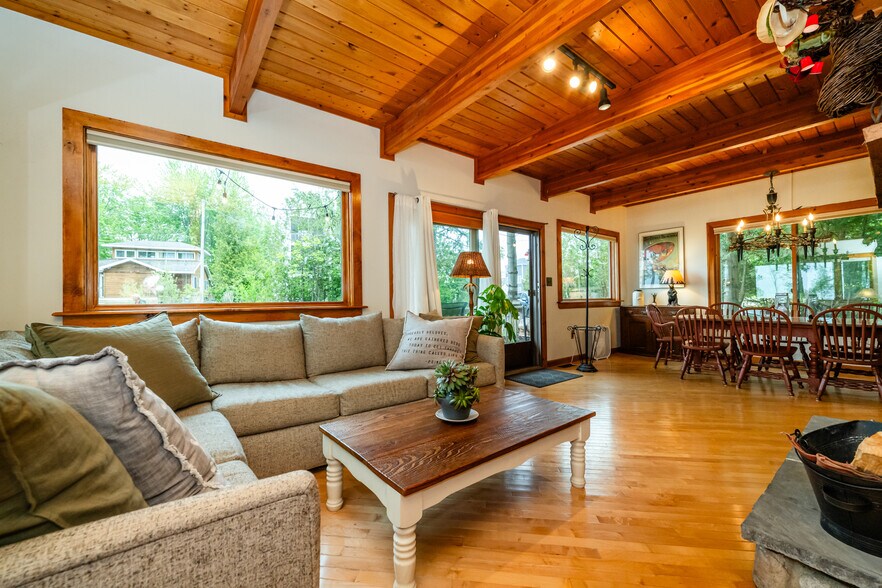 Building Photo - 7258 Beach Dr