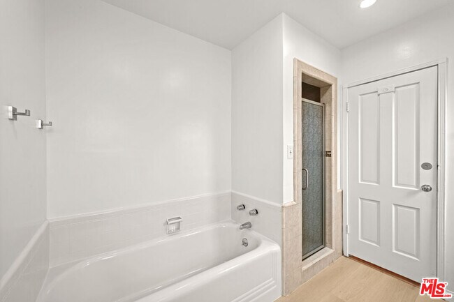 Building Photo - 3715 Homeland Dr