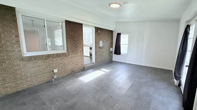 Building Photo - 517 Foltz Dr
