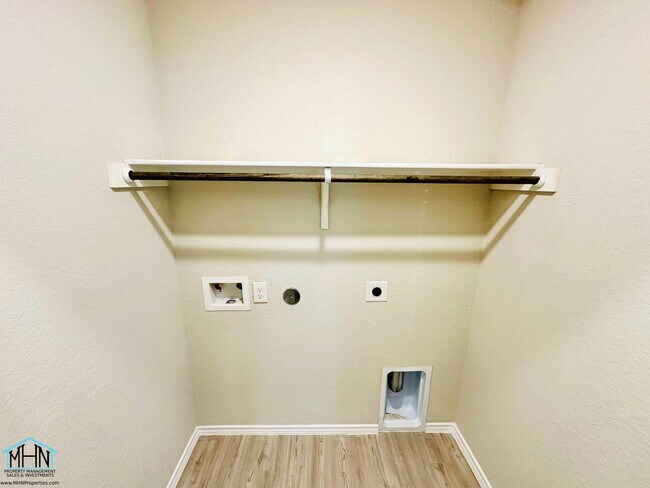 Building Photo - Come Home and Relax in Style in this 3Bedroom 2Bath Home located just a short drive down 1604 fro...