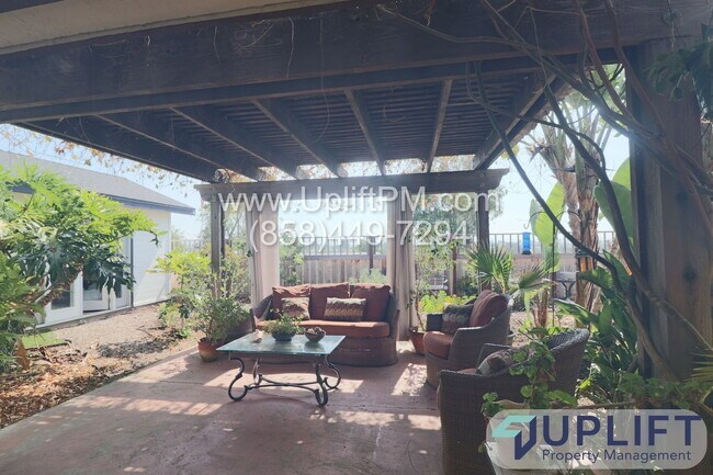Building Photo - 2655 Chauncey Dr