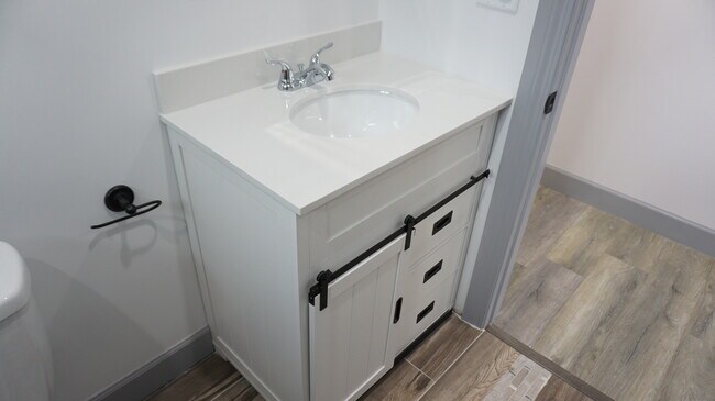 Building Photo - 10065 Arleta Ave