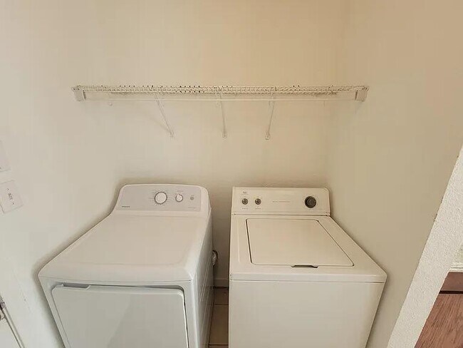 Building Photo - 812 Sagewood Trail