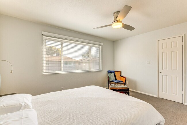 Building Photo - 1015 N Granite Reef Rd