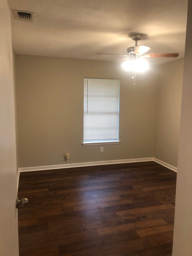 Building Photo - 1500 W 29th St