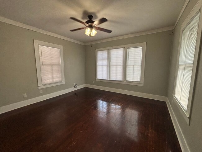 Building Photo - Cozy 2 bedroom 1 bath duplex