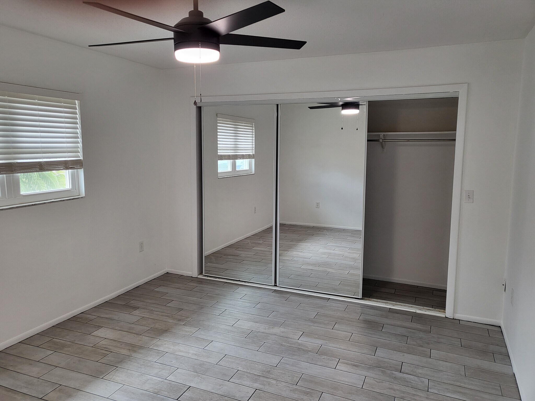 Building Photo - 4210 Oak Ln