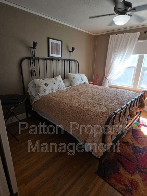 Building Photo - 820 S Palo Duro St