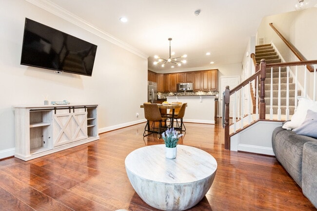 Building Photo - 20657 Sibbald Sq