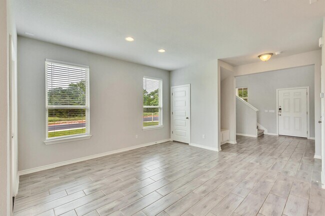 Building Photo - 701 Hays Hill Dr