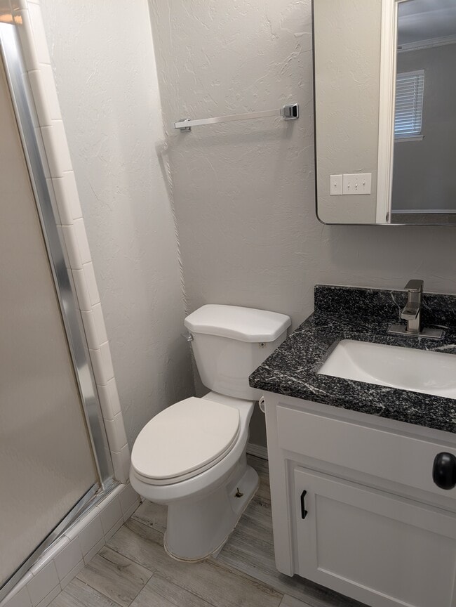 Building Photo - 2421 Marshall Dr