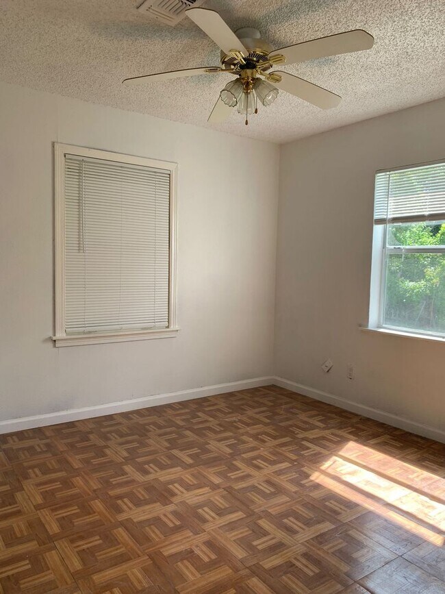 Building Photo - 1272 Pecan St