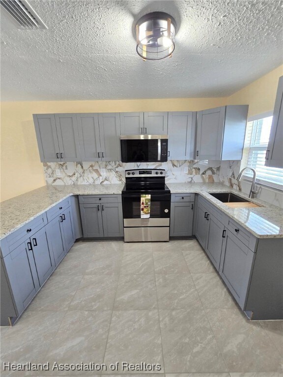 Building Photo - 613 Memorial Dr