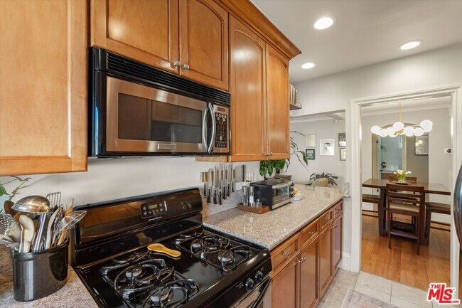 Building Photo - 14934 Dickens St