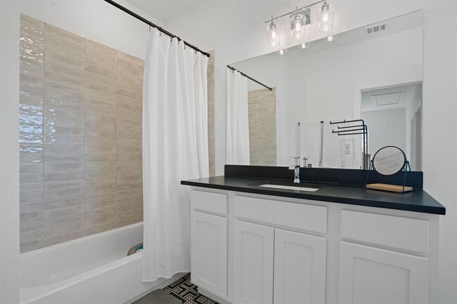 Building Photo - 5806 Sutherlin Rd